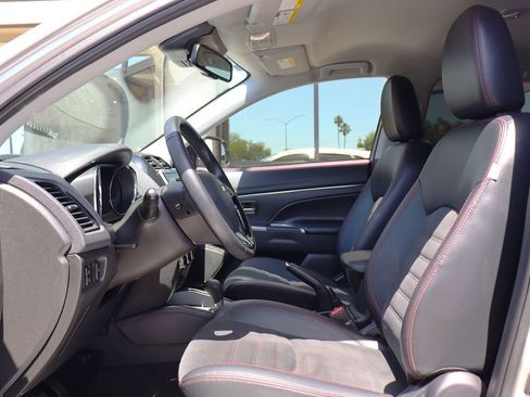 Used 2025 Mitsubishi Outlander Sport SE AWD/4WD image 38