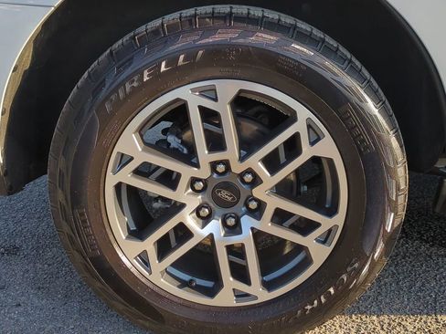 Used 2025 Ford Expedition Active AWD/4WD image 11