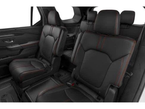 Used 2025 Honda Pilot TrailSport image 12