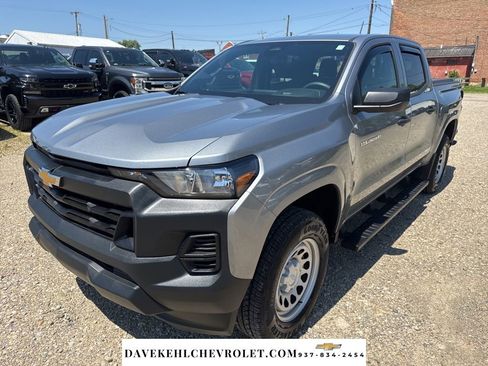 Used 2025 Chevrolet Colorado W/T AWD/4WD image 1