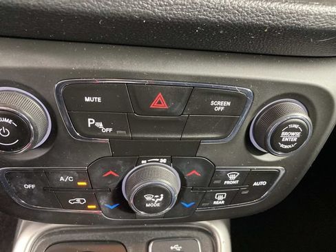 Used 2018 Jeep Compass Latitude w/ Popular Equipment Group AWD/4WD image 21