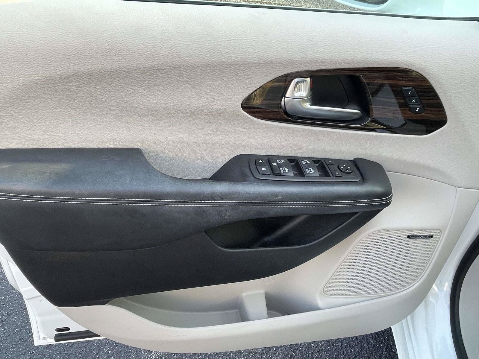Certified 2022 Chrysler Pacifica Limited AWD/4WD image 17