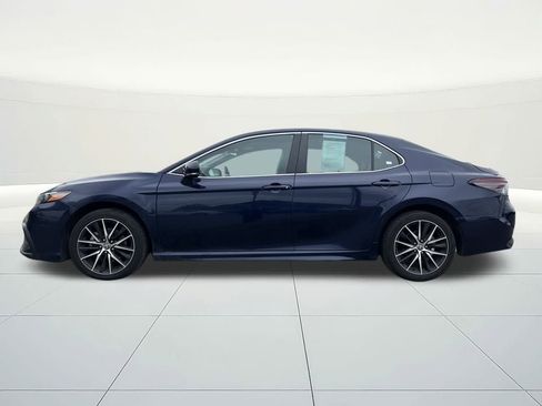 Used 2022 Toyota Camry SE image 2