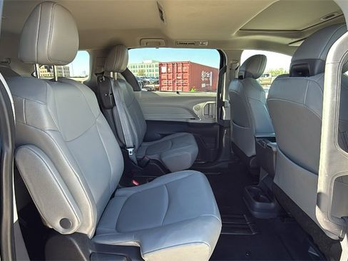 Used 2023 Toyota Sienna XLE image 29