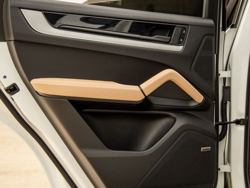 Certified 2026 Porsche Cayenne Coupe AWD/4WD image 33