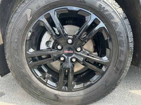 Certified 2023 GMC Terrain AT4 AWD/4WD image 28