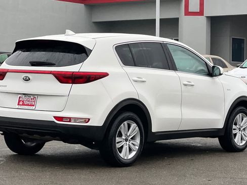 Used 2019 Kia Sportage LX image 2