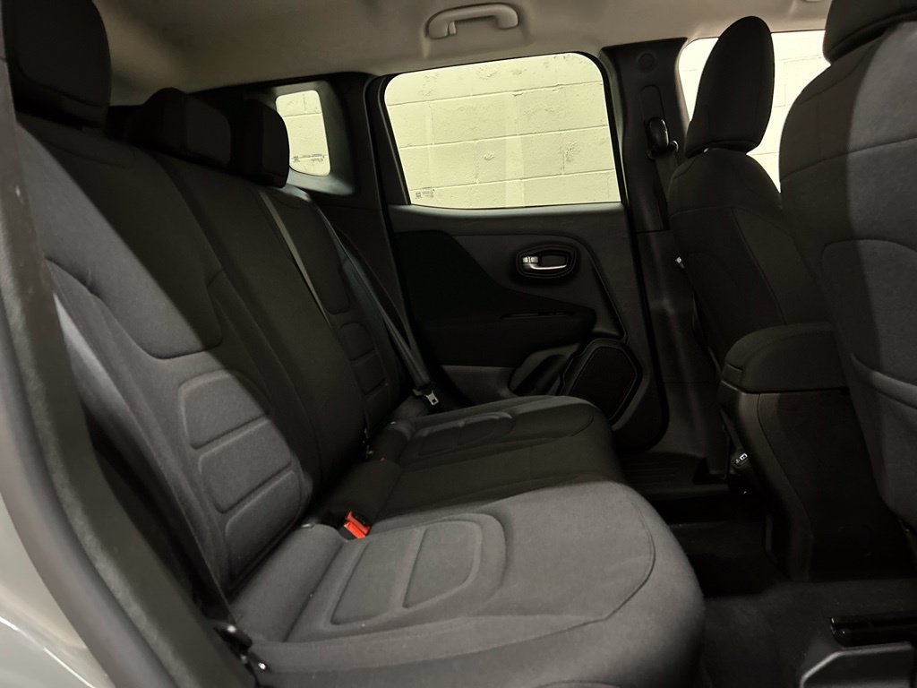 Used 2021 Jeep Renegade Latitude AWD/4WD image 11