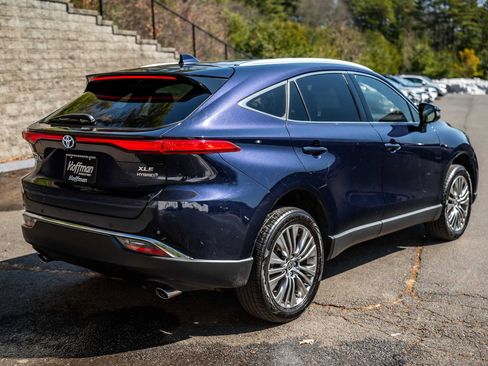 Certified 2022 Toyota Venza XLE image 5