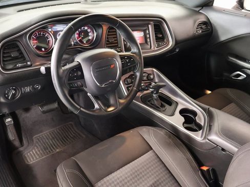 Used 2017 Dodge Challenger SXT image 2