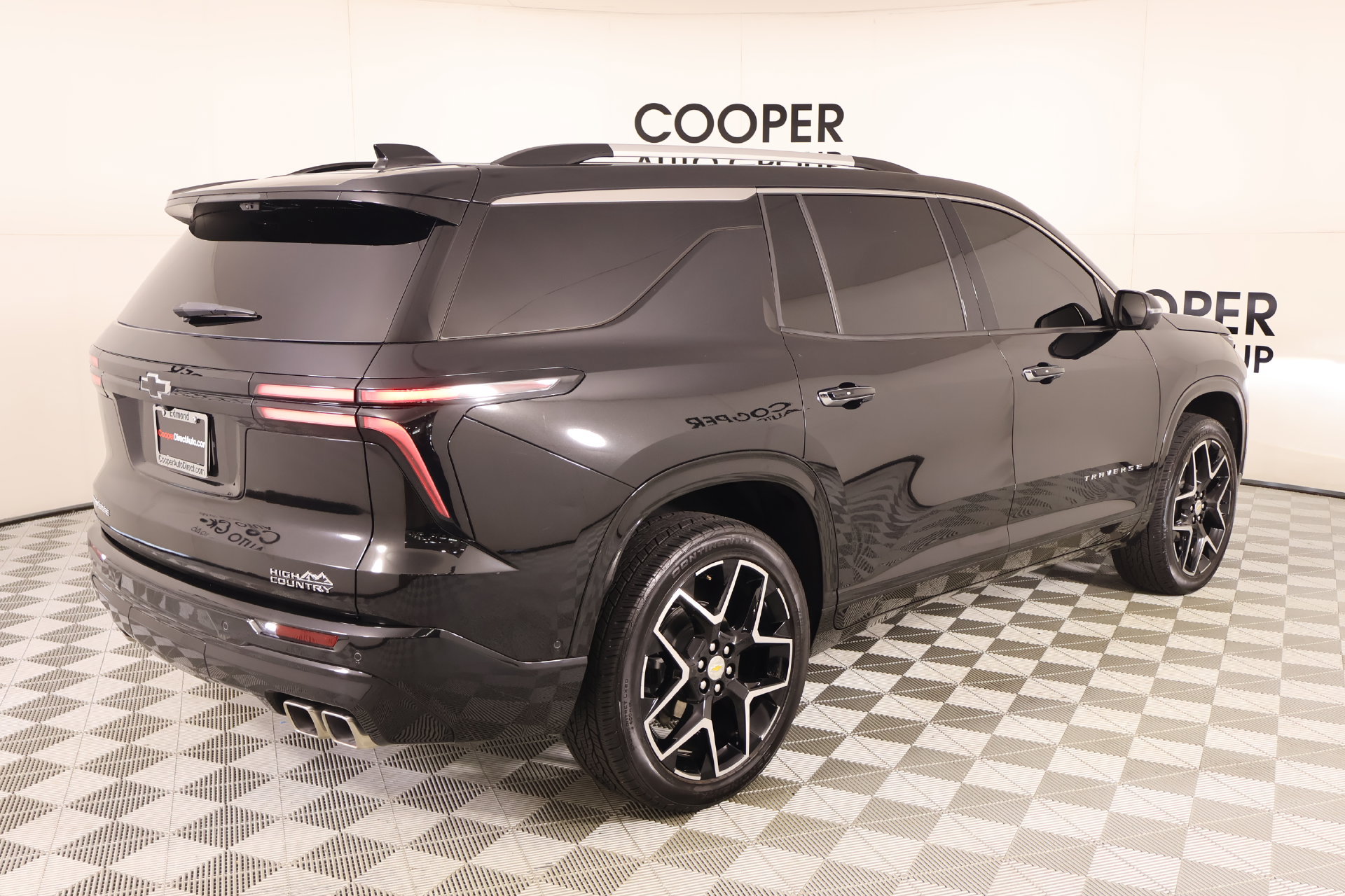 Used 2025 Chevrolet Traverse High Country FWD image 21