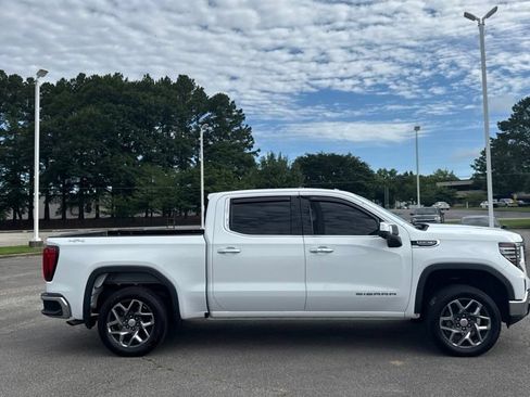 Used 2022 GMC Sierra 1500 SLT w/ SLT Premium Plus Package AWD/4WD image 4