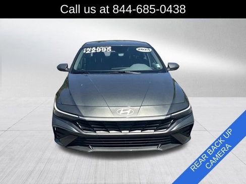 Used 2024 Hyundai Elantra SE FWD image 2