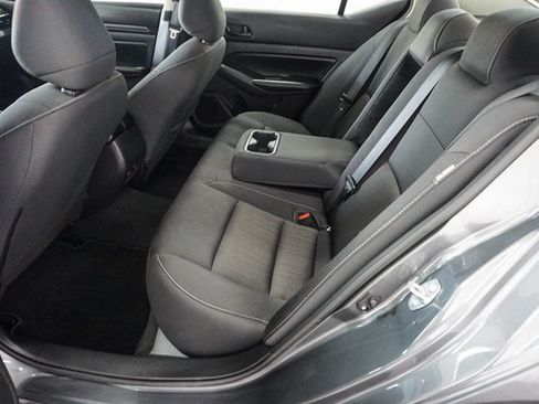 Used 2024 Nissan Altima 2.5 SV image 12