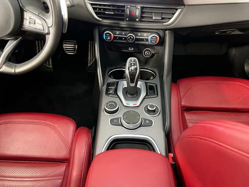 Used 2022 Alfa Romeo Giulia Veloce image 16