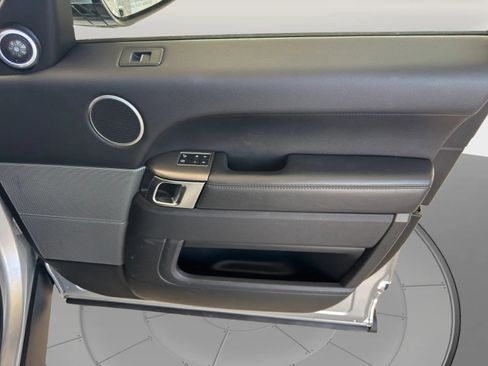 Used 2017 Land Rover Range Rover Sport SE image 17