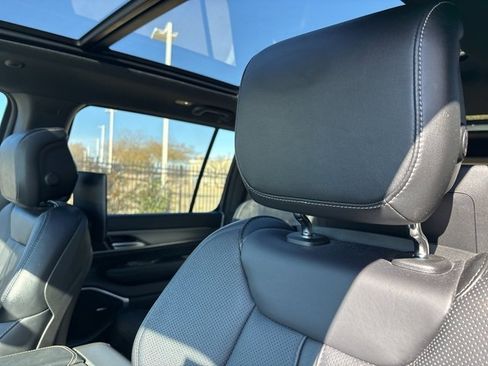 Used 2024 Jeep Wagoneer Series II image 9