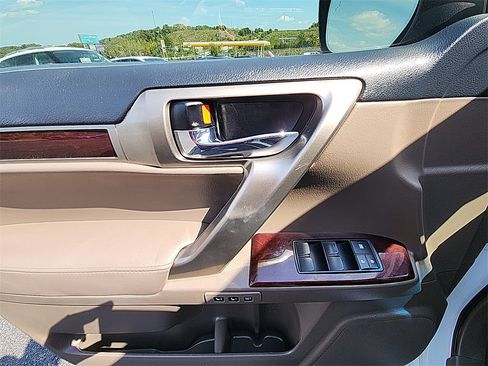 Used 2017 Lexus GX 460 image 13