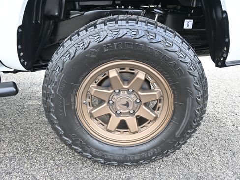 Used 2023 Toyota Tacoma SR image 9