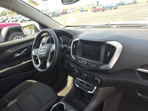 Used 2024 GMC Terrain SLE w/ Driver Convenience Package FWD image 13