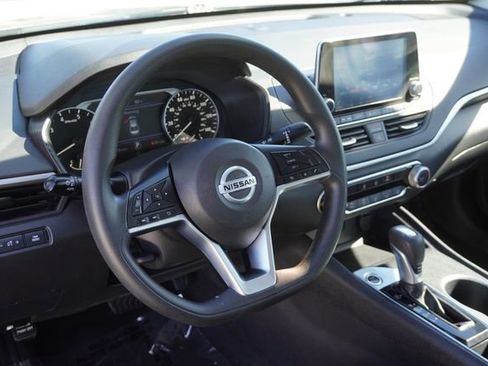 Used 2022 Nissan Altima 2.5 SV FWD image 18