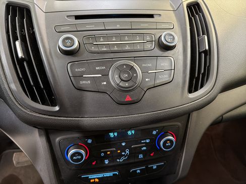 Used 2018 Ford Escape SE image 19