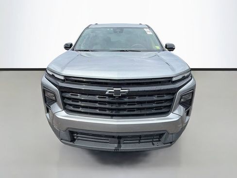 Used 2025 Chevrolet Traverse LT w/ Midnight/Sport Edition FWD image 2