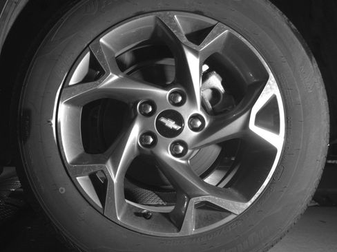 Used 2025 Chevrolet Trax LT FWD image 11