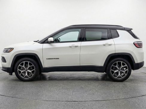 Used 2025 Jeep Compass Limited AWD/4WD image 3