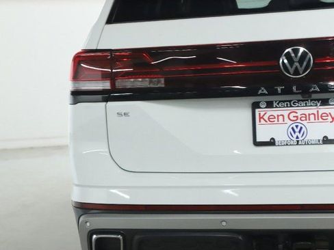 Used 2025 Volkswagen Atlas Peak Edition SE AWD/4WD image 47