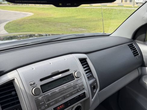 Used 2011 Toyota Tacoma 4x4 Access Cab w/ SR5 Pkg #2 image 10