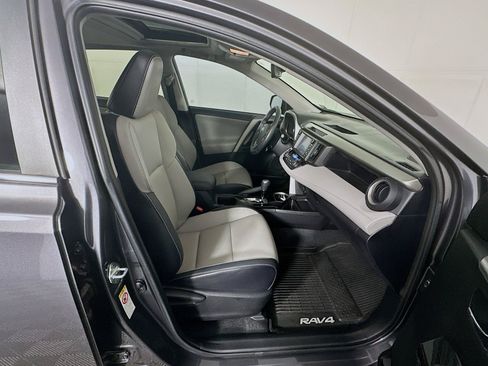 Used 2017 Toyota RAV4 Limited FWD image 31