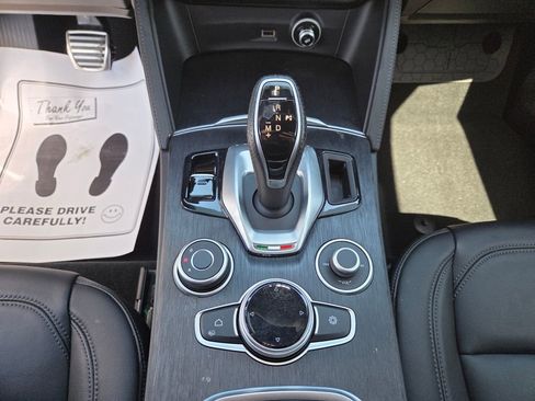 Used 2023 Alfa Romeo Stelvio Sprint image 25