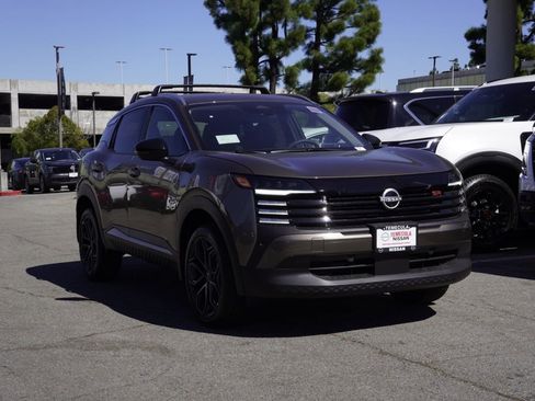 New 2026 Nissan Kicks SR image 2