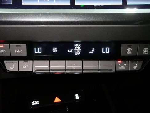 Used 2023 Audi Q4 e-tron Premium Plus w/ Premium Plus image 20