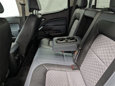 Used 2021 Chevrolet Colorado Z71 w/ Z71 Midnight Edition image 11