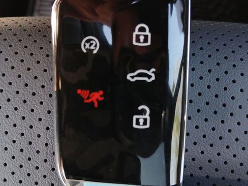 New 2026 Volkswagen Tiguan SE R-Line image 28