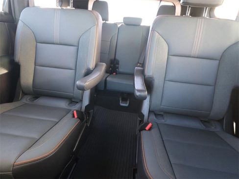 Used 2024 GMC Acadia AT4 w/ Luxury Package image 8