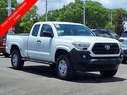 Used 2017 Toyota Tacoma SR AWD/4WD image 1