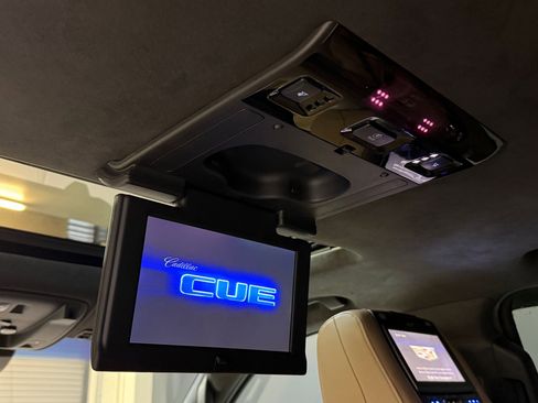 Used 2018 Cadillac Escalade Platinum image 46