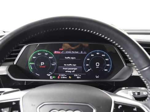 Used 2021 Audi e-tron Prestige w/ Prestige Package image 29
