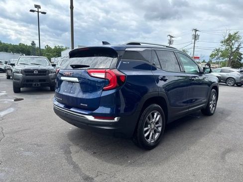 Used 2022 GMC Terrain SLT AWD/4WD image 2