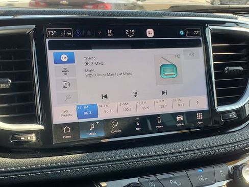 Used 2023 Chrysler Pacifica Limited w/ S Appearance Package image 23