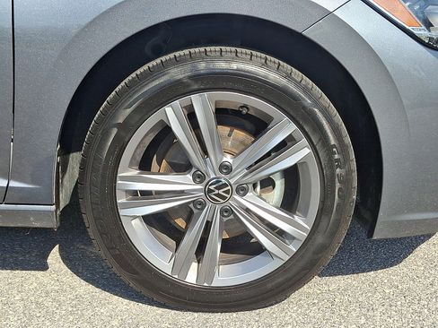 Used 2024 Volkswagen Jetta SE FWD image 8