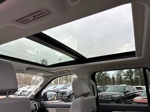 Used 2025 Ford Expedition Active image 10