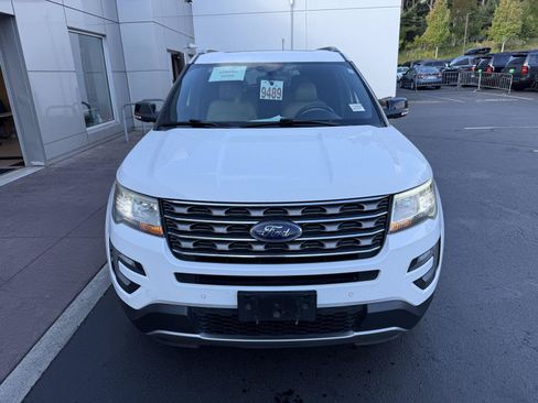Used 2017 Ford Explorer XLT w/ Equipment Group 202A AWD/4WD image 8