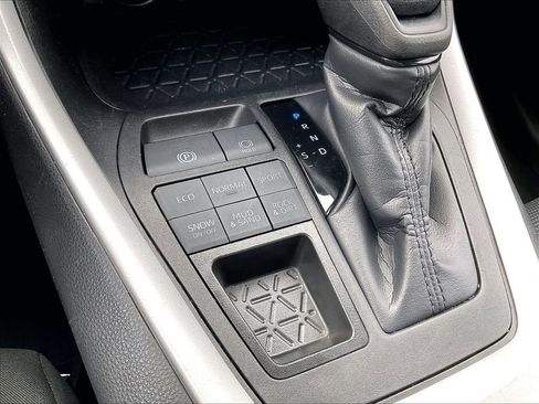 Used 2025 Toyota RAV4 LE image 32