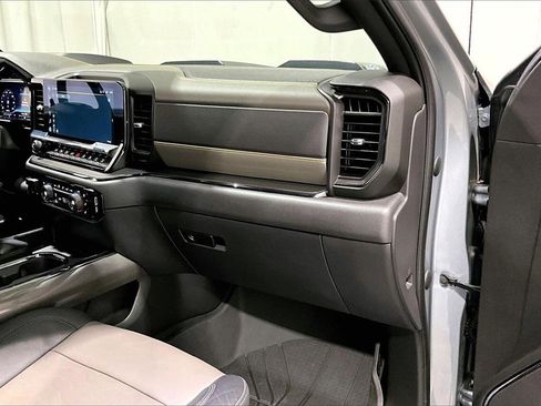 Used 2023 Chevrolet Silverado 1500 ZR2 w/ Technology Package image 16