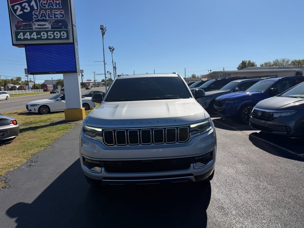 Used 2023 Jeep Wagoneer Series III w/ Premium Group I AWD/4WD image 7