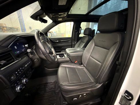Used 2023 GMC Yukon XL Denali image 2